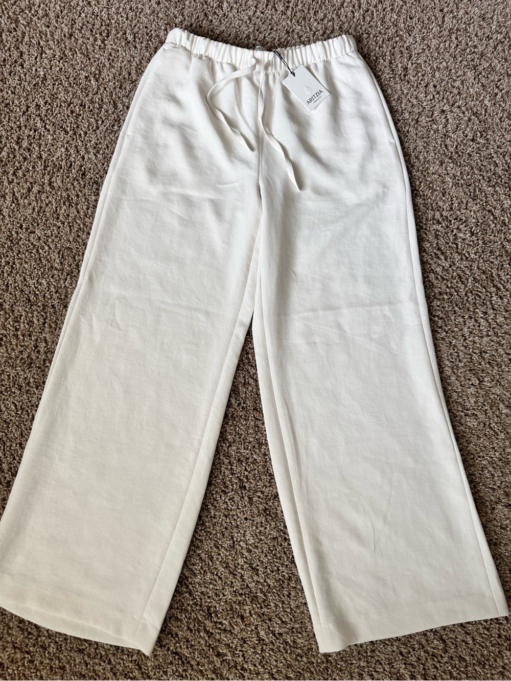 NWT Aritzia Lodge Pant Crepette Light Birch M Regular